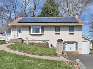 10 Capt Shankey Dr, Garnerville, NY 10923
