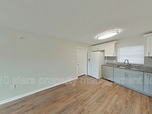4th image of 11705 Driveway #N