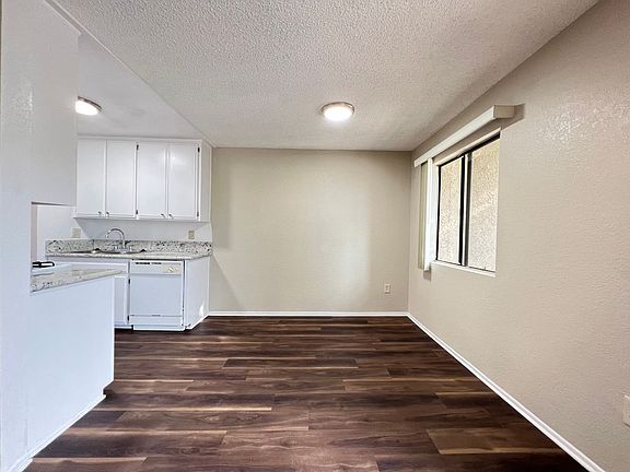 4th image of 23901 Los Rosas St #108