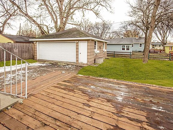 5th image of 206 21st Ave N
