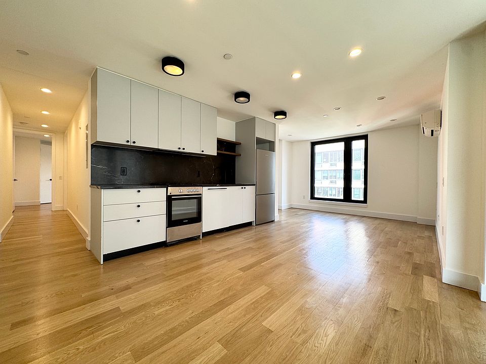 1st image of 260 Gold St APT 1004