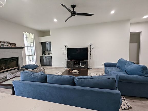5th image of 7980 Willow Creek Dr