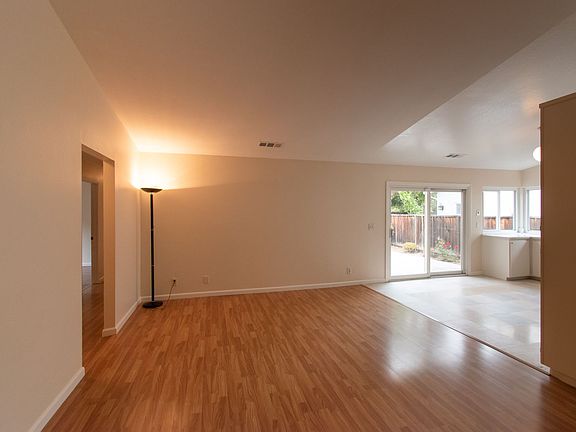 5th image of 593 Calpella Dr