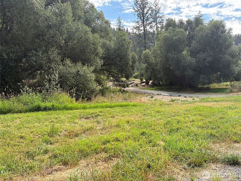 11th image of 32900 Hawk Creek Ranch Rd N