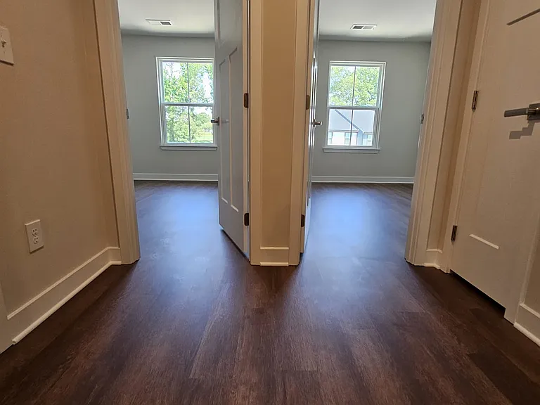 53 Connaught Ct — Photo 15