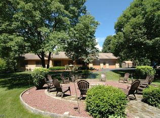 33 Old Stage Coach Rd, Newton, NJ 07860