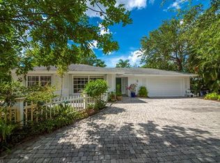 1949 Alamanda Dr, Naples, FL 34102