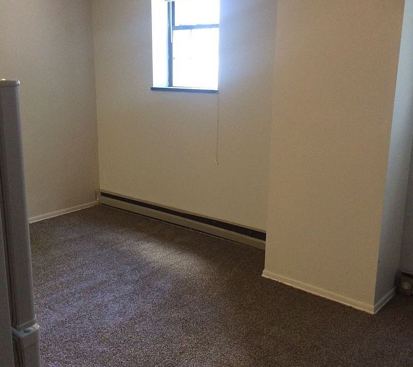 2nd image of 230 Oakwood Ave APT 5