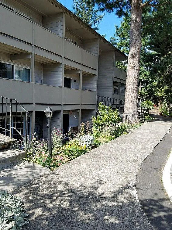 Rochelle Apartments — Photo 2