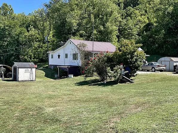 26 Russell Dr, Proctor, WV 26055