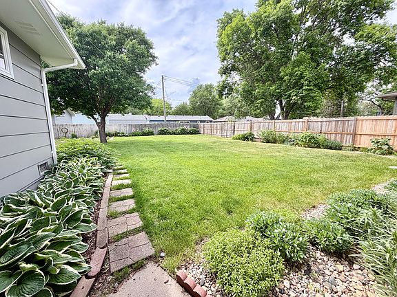 5th image of 1785 Lawnridge Ave SE