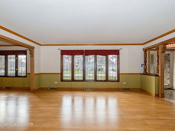 3rd image of 15309 Lilac Ct