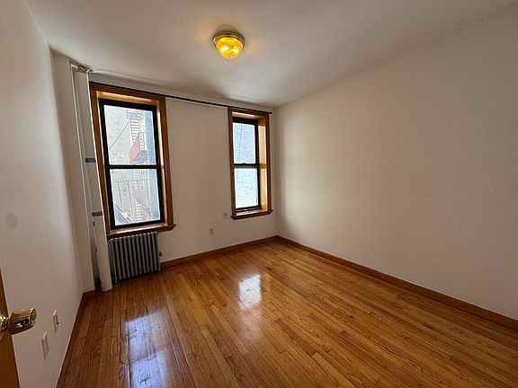 4th image of 106 Mulberry St APT 31