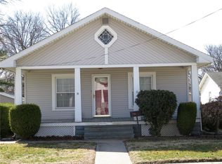 402 W Broadway St, Gillespie, IL 62033