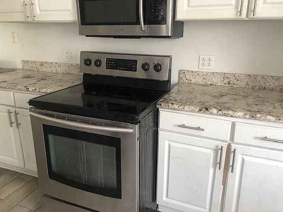 3rd image of 409 Rebenstich St