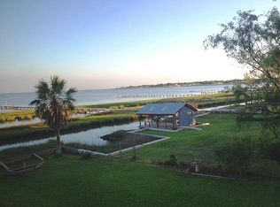 411 E Bayshore Dr, Palacios, TX 77465