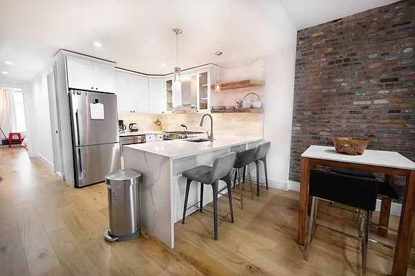 Rented by Safdie Realty Group | media 48