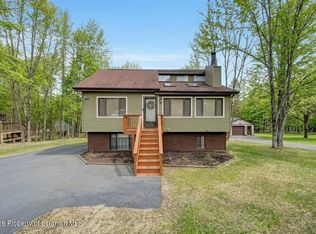 19 Woodcrest Ln, Lake Ariel, PA 18436