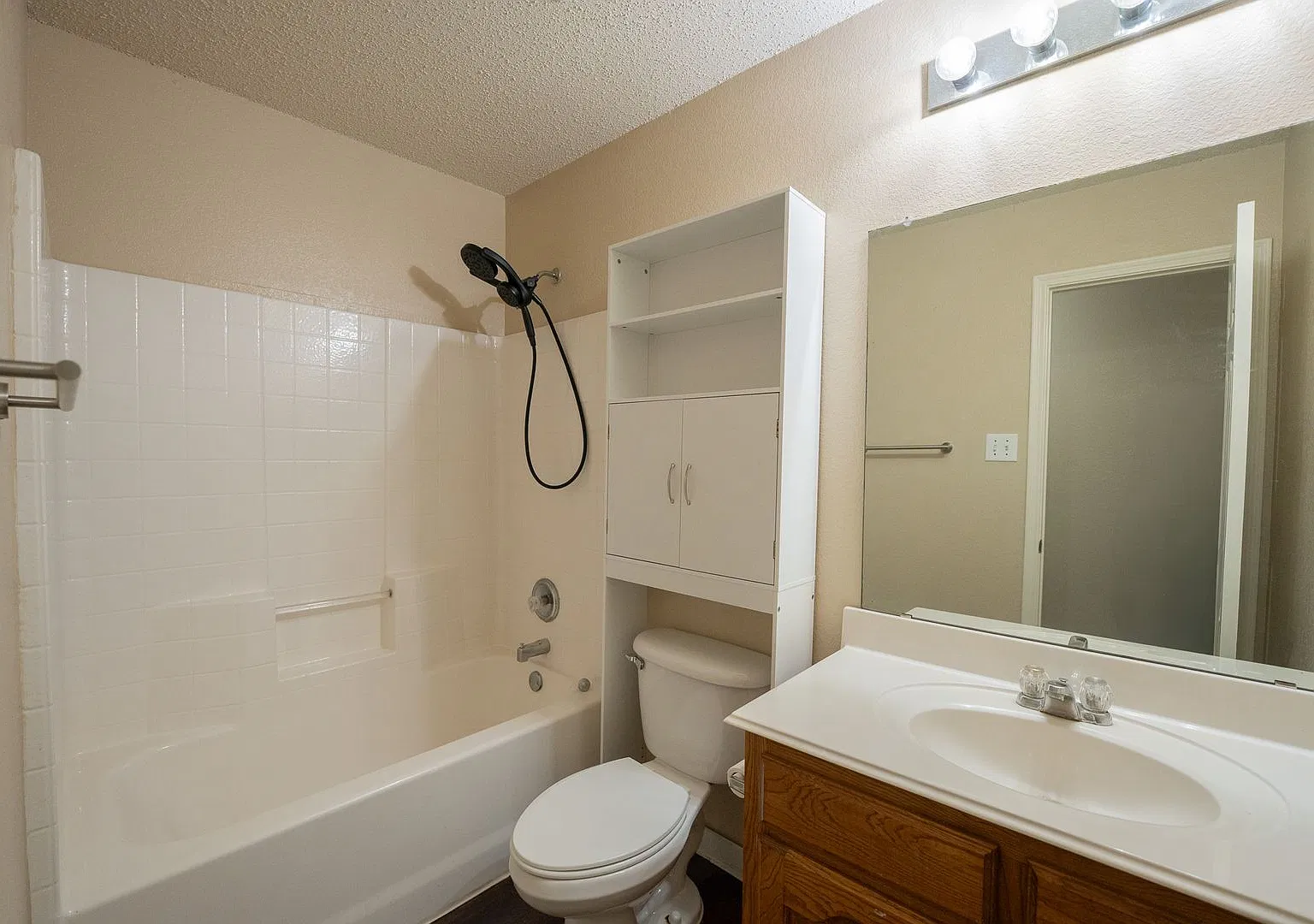 Great home for a great price in Terrell! — Photo 2