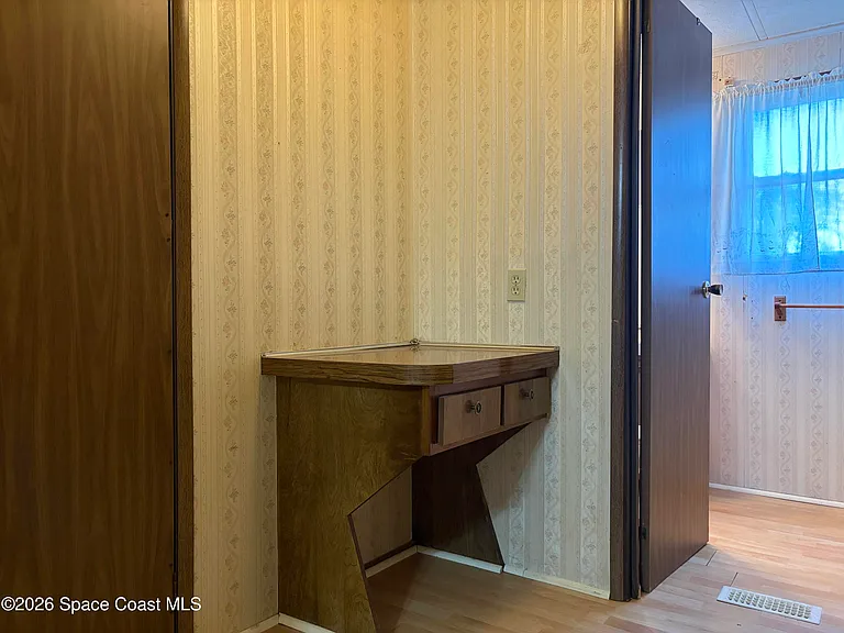 126 Vanguard Cir — Photo 6
