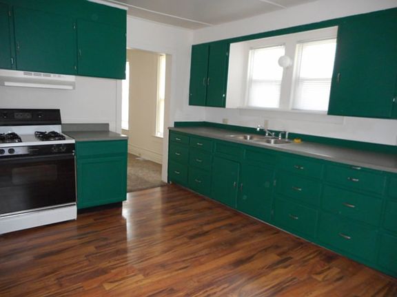 3rd image of 406 King St