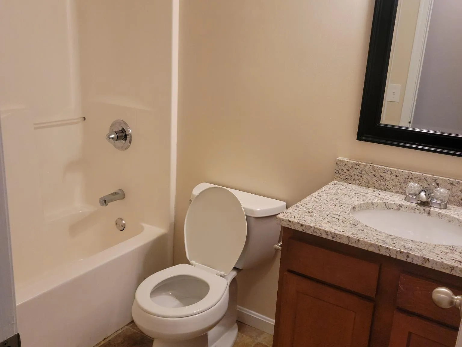 3 bed, 2.5 bath, 1480 sqft, $2,050 — Photo 3