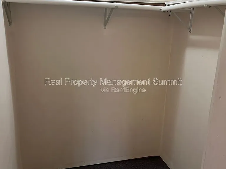 401 N Augusta St #B — Photo 11