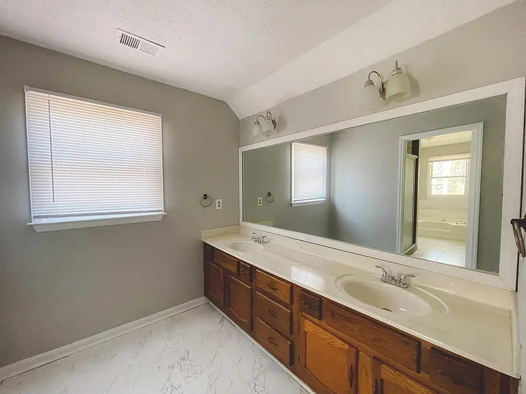 2021 Hunters Cove Dr — Photo 19