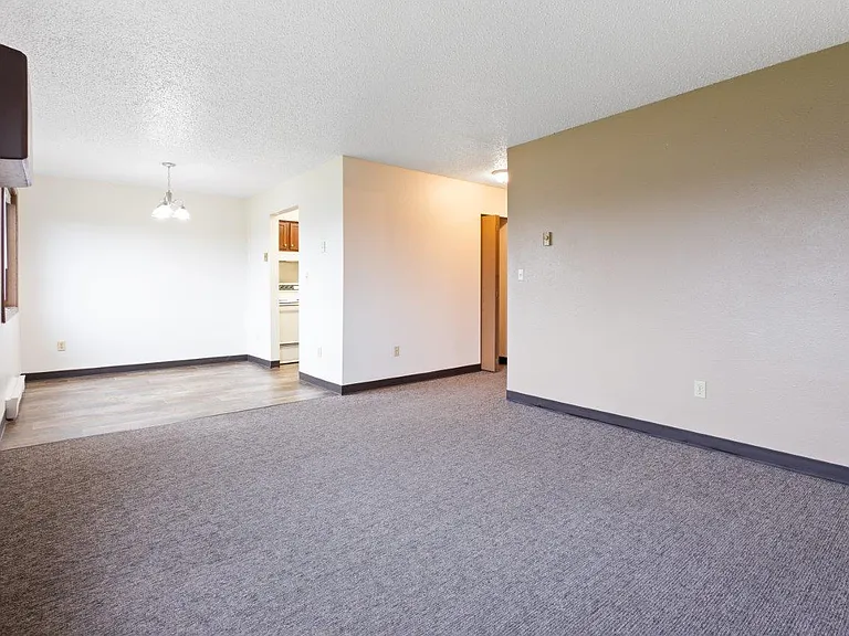Huron Apartments — Photo 12