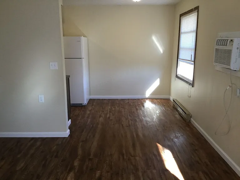 410 S Smith St — Photo 4