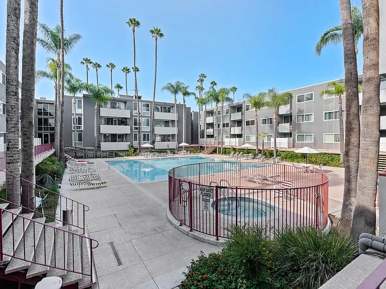 4915 Tyrone Ave #215 — Photo 3