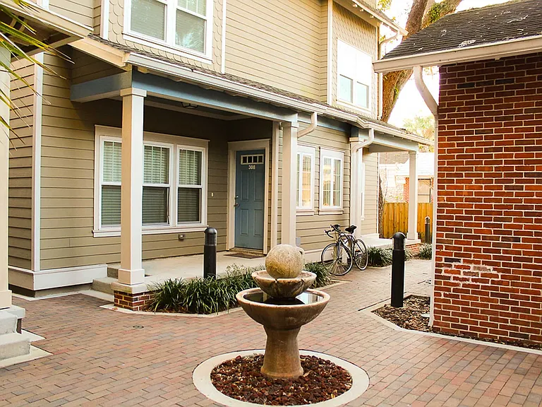 Lyons Corner - 18a