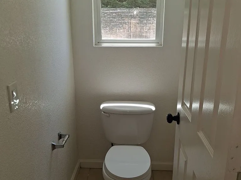 2092 Glory Ct — Photo 10