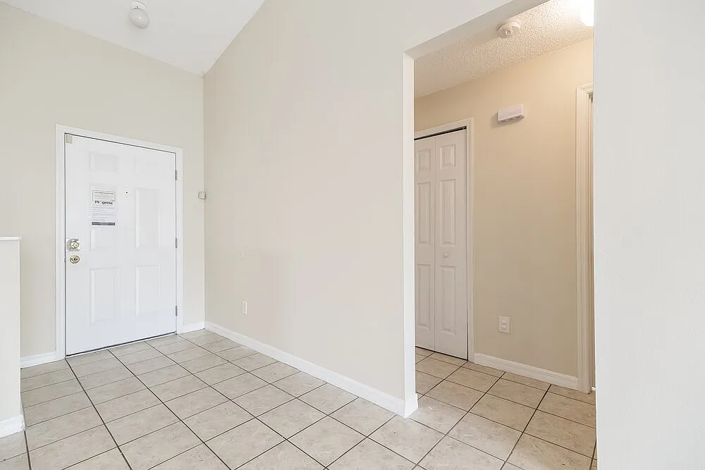 3 bed, 2.0 bath, 1330 sqft, $1,865 — Photo 2