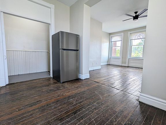 4th image of 3542A S Broadway S