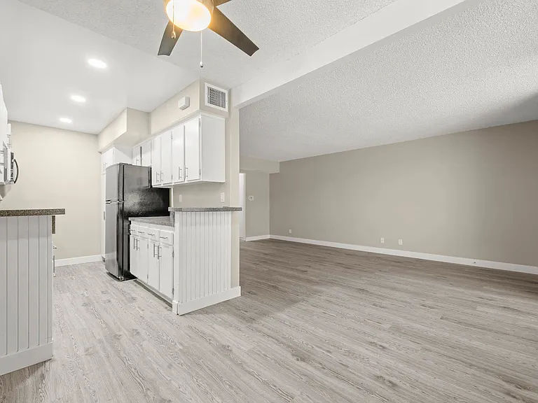 Tahquitz Court — Photo 15