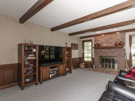 5th image of 303 Wheatridge Pl