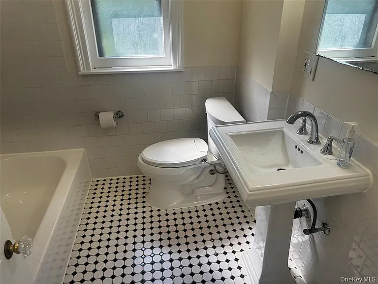 27 Keogh Ln — Photo 9