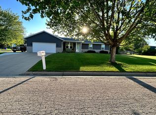 1062 Burke Dr, Freeport, IL 61032