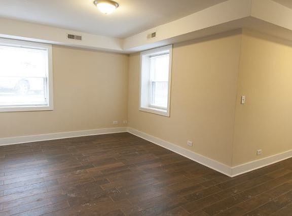 2nd image of 4958 N Saint Louis Ave #00