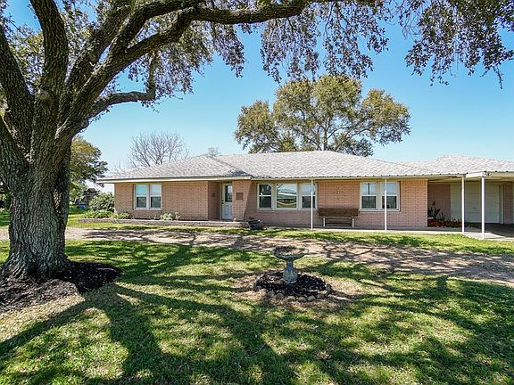 Welcome Home!!! Just what you've been waiting for...all brick well maintained home on 2 ACRES