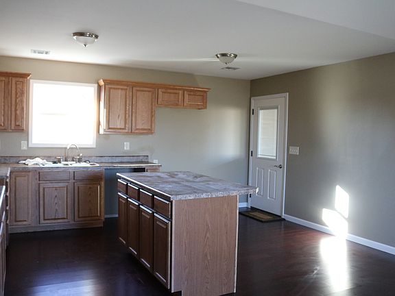 2nd image of 1011 E. Elm