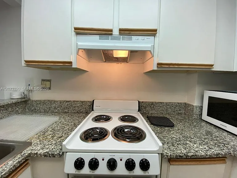 540 Brickell Key Dr #913 — Photo 7