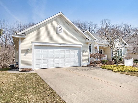 3rd image of 3326 Falcon Bluff Dr NE