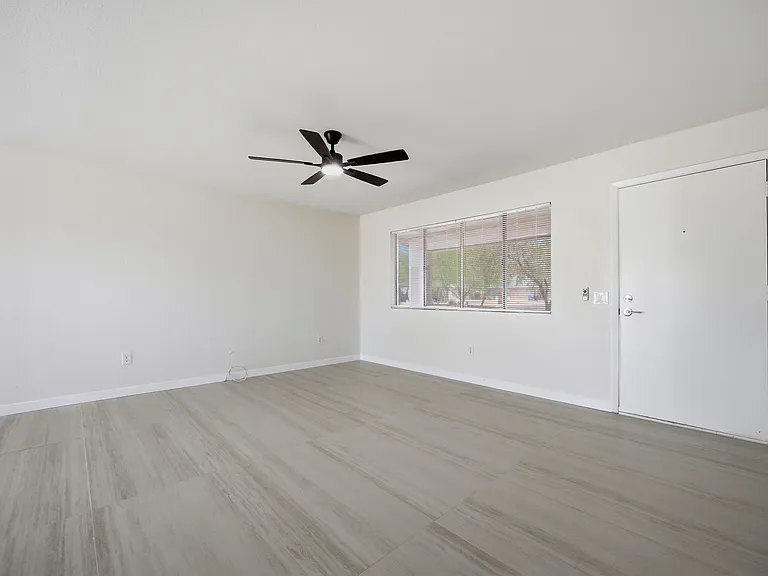 20230 N 33rd Dr — Photo 5