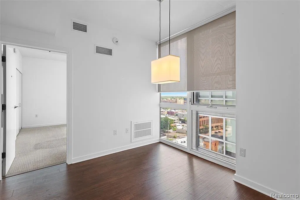432 S Washington Ave — Photo 4