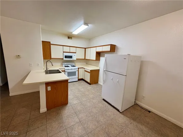 5751 E Hacienda Ave Unit 226, Las Vegas, NV 89122