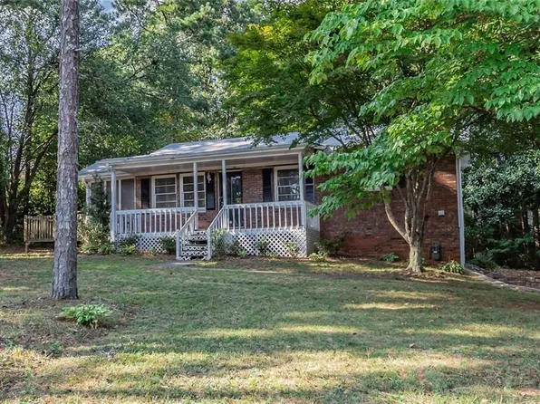 850 Red Barn Rd, Acworth, GA 30102