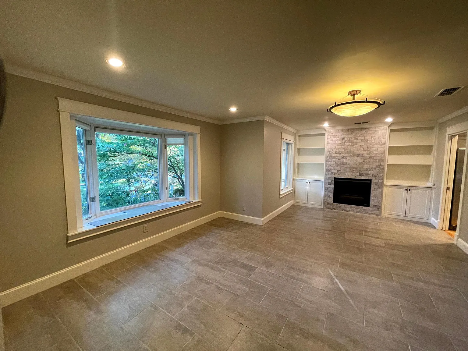 3 bed, 1950 sqft, $3,500 — Photo 3
