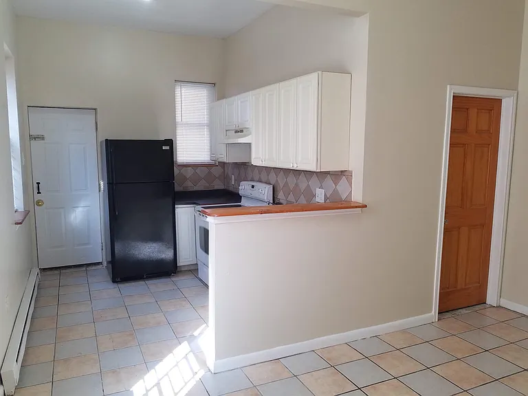 1323 W Butler St #1 — Photo 1